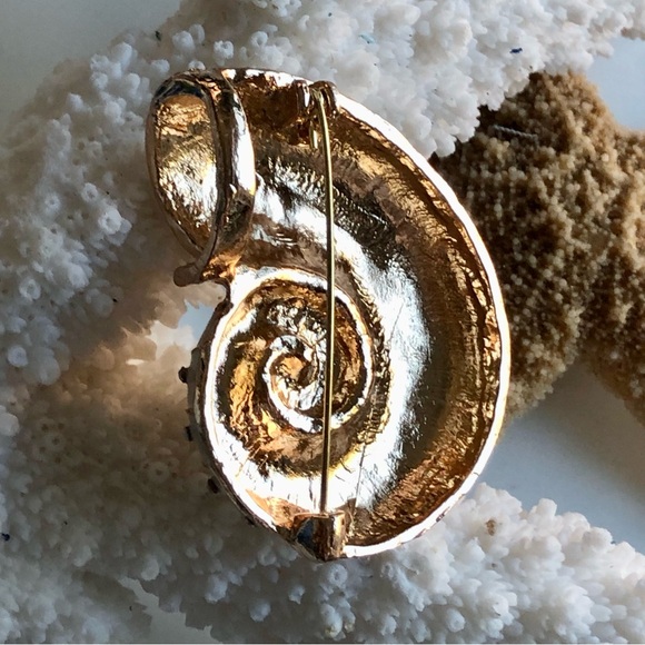 NEW! Nautilus Seashell White Enamel & Rhinestone Pin Brooch - Picture 3 of 6